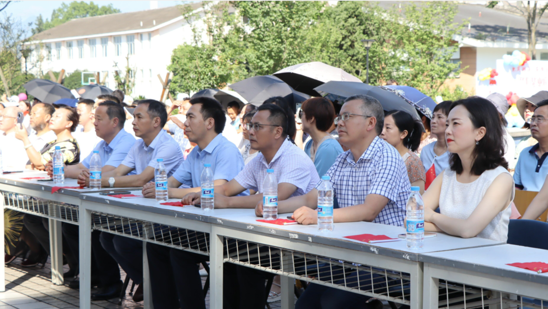 泪奔！每一位学子都被珍视，他们在都江堰职中实现了人生梦想