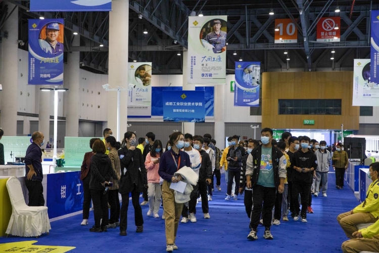 “赛场即课堂”4000余名学生观摩了这场高技能人才比赛