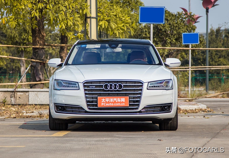 W12版奥迪A8L实拍，最迷人的前脸大灯，比同年奔驰S600L更阔气