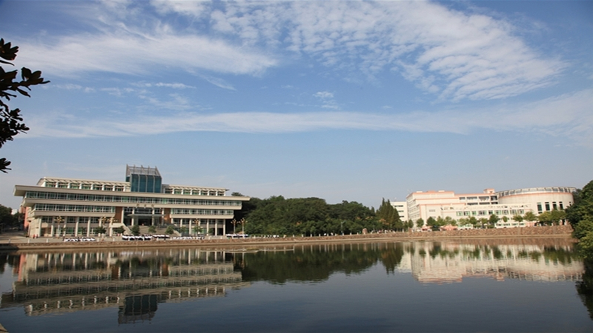 河南信阳这所“二本”师范学院，一本招生分数，被称“教师摇篮”