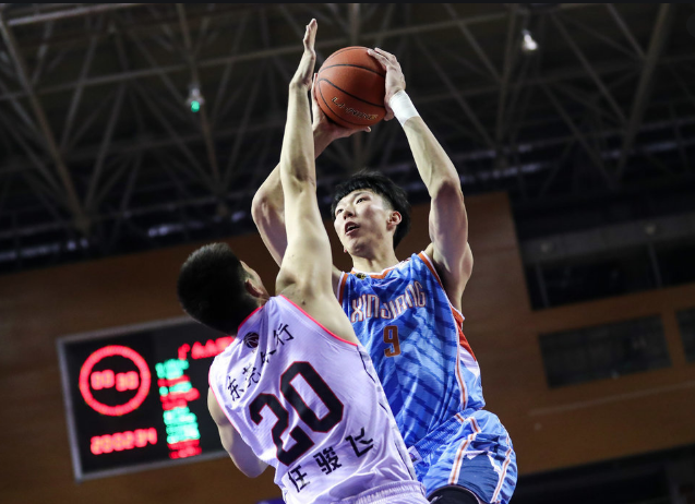 周琦为什么会无缘nba(持续进步的周琦，真的就无缘NBA吗？这些因素让休城需再续周琦)