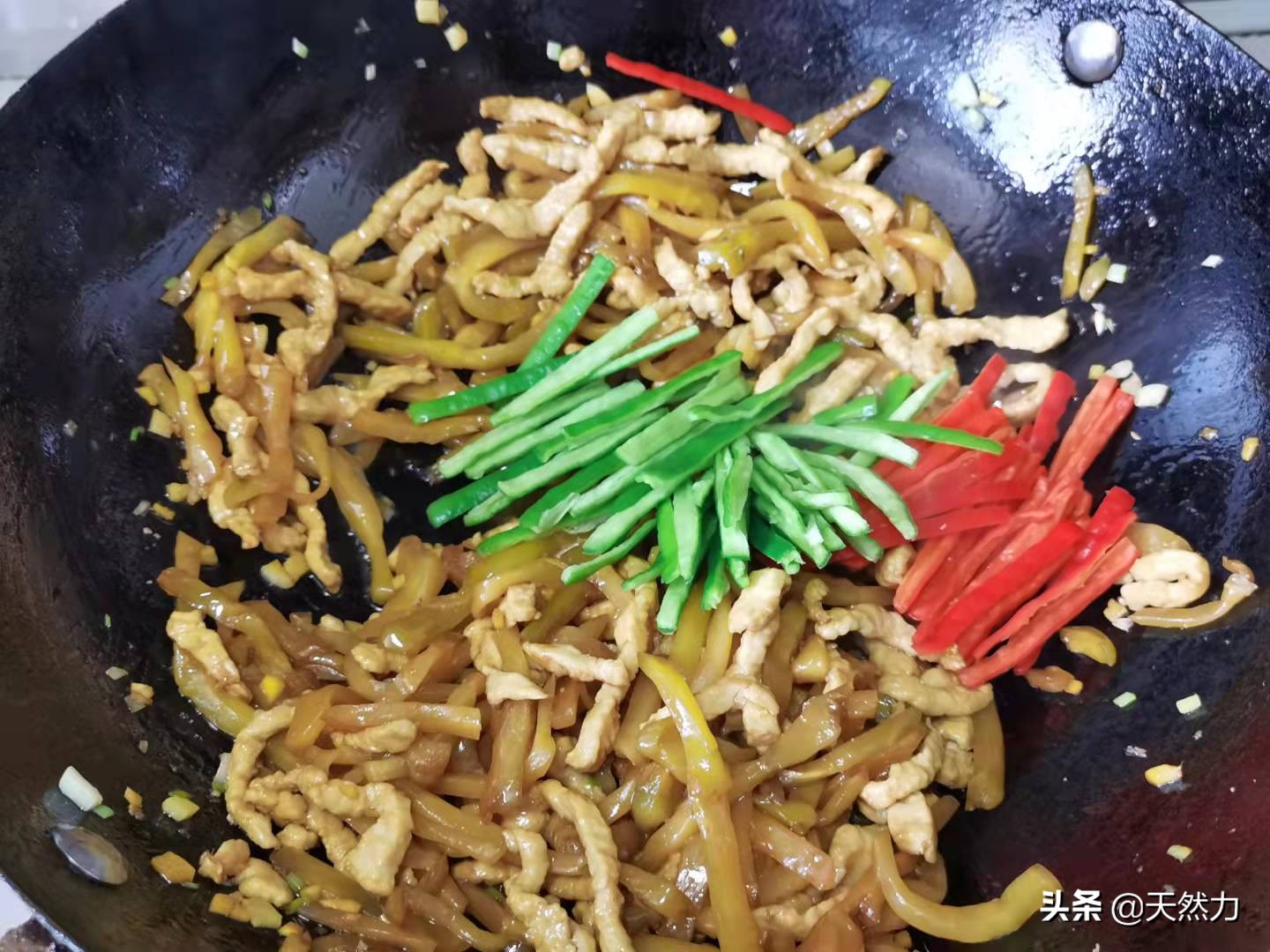 榨菜肉絲怎麼做(榨菜炒肉絲的經典做法教程)