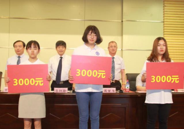 大一挂科和大三挂科，哪个后果更严重？实际差距不是一星半点