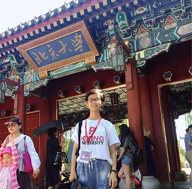 宁夏文科状元出身农村，没手机连微信都没用过，以总分688上北大