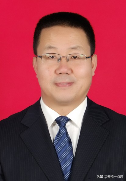 滚双宝，甘肃农业大学动物科学技术学院院长、教授、博导