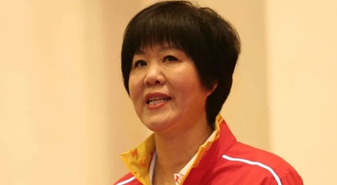 白帆郎平(郎平的成功,离不开她背后的三个男人)