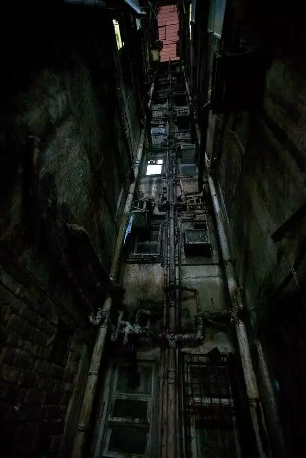 日照为0、楼间距为0，人口密度第一，这个占地70亩的项目强拆后被无数人怀念