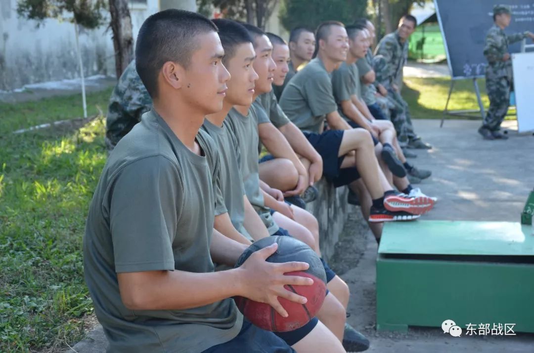 学校篮球比赛有多少候补人员(相聚不易，且行且惜！写在光影下的新兵连)