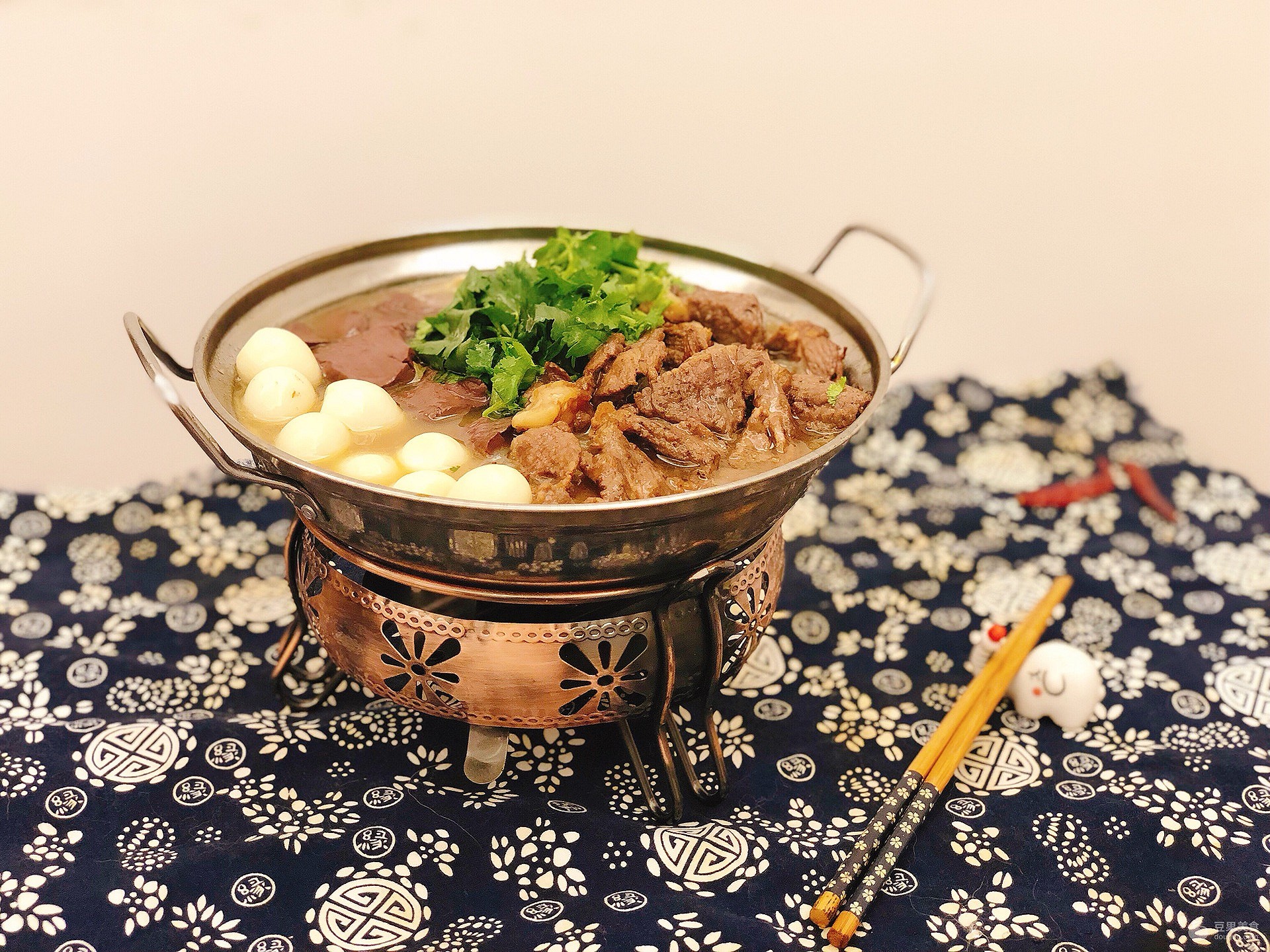砂锅炖牛肉的正确方法(香气四溢 牛肉鲜嫩砂锅炖)