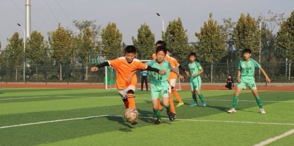 济宁市小学生校园足球联赛(济宁高新区青少年足球联赛，这仨学校队夺冠)