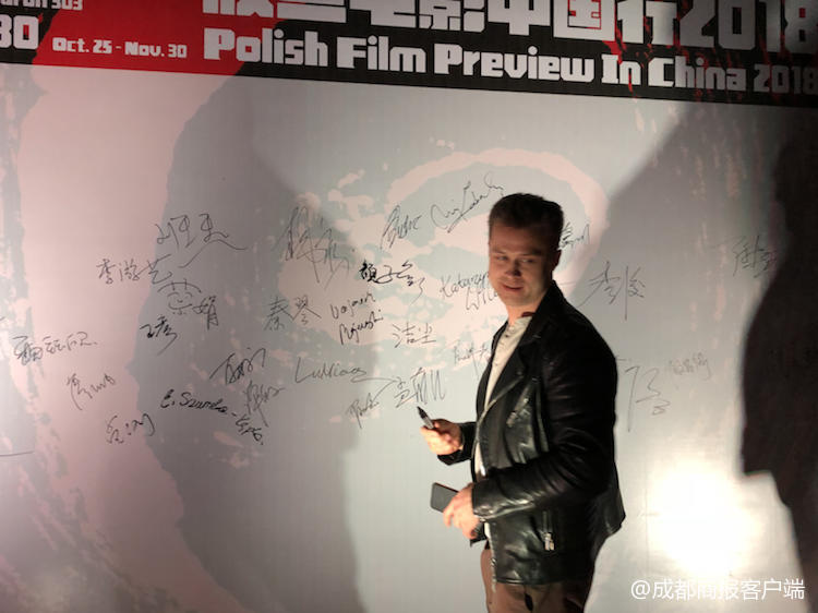 波兰电影展首次来成都 当红男星马切伊出席《303中队》首映