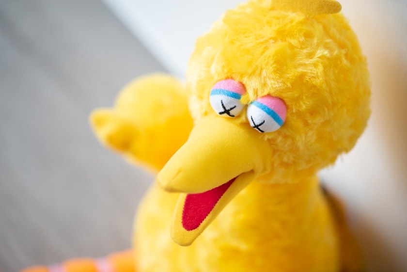 近赏 UNIQLO x KAWS x《芝麻街》第二波联名系列