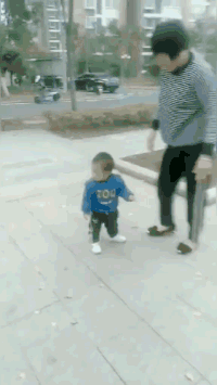 暖哭朋友圈的瞬间：这世上最爱孩子的人，或许不是妈妈
