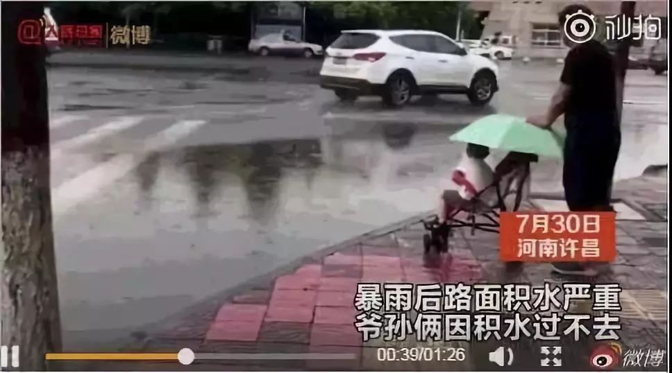 暖哭朋友圈的瞬间：这世上最爱孩子的人，或许不是妈妈