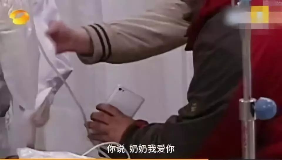 暖哭朋友圈的瞬间：这世上最爱孩子的人，或许不是妈妈