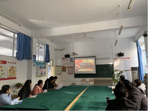 漯河医专组织各基层党组织集中收看庆祝改革开放40周年大会