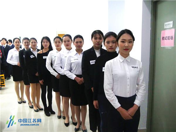 南京旅游职业学院空乘专业招生现场 看“颜值”更看“才华”
