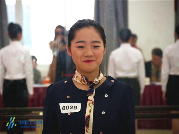 南京旅游职业学院空乘专业招生现场 看“颜值”更看“才华”