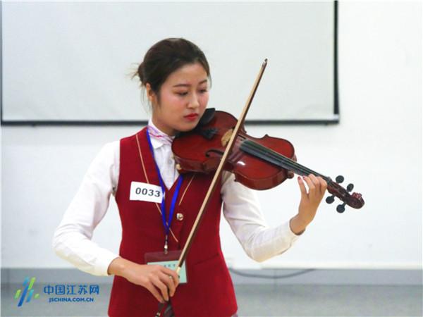 南京旅游职业学院空乘专业招生现场 看“颜值”更看“才华”