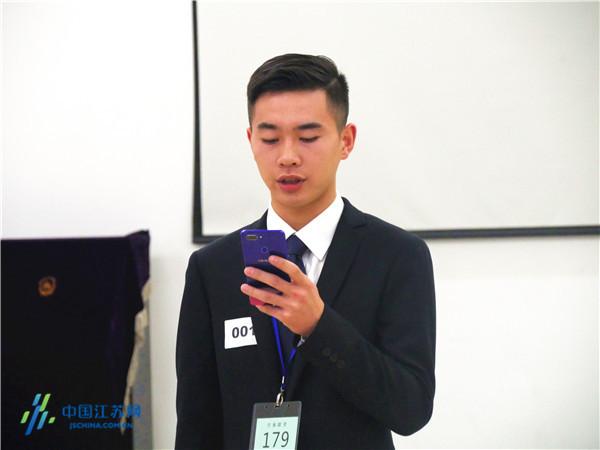 南京旅游职业学院空乘专业招生现场 看“颜值”更看“才华”