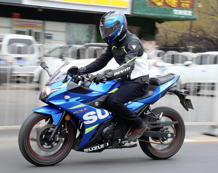 豪爵铃木250三兄弟齐聚首，同平台的三辆车应该怎么选？