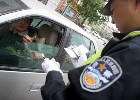 开车抽烟扣分吗,开车抽烟扣分吗2021新交规