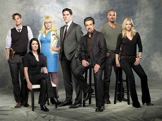 CBS“犯罪心理”迎来了最终季的粉丝，期待着团体的团聚