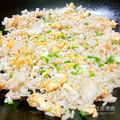 怎么做蛋炒饭（分享蛋炒饭的做法及详细教程）