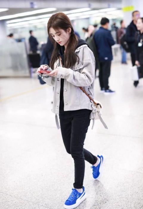 脚链什么品牌好(从头美到脚的鞠婧祎,脚上戴着红绳当脚链,竟戴出名牌