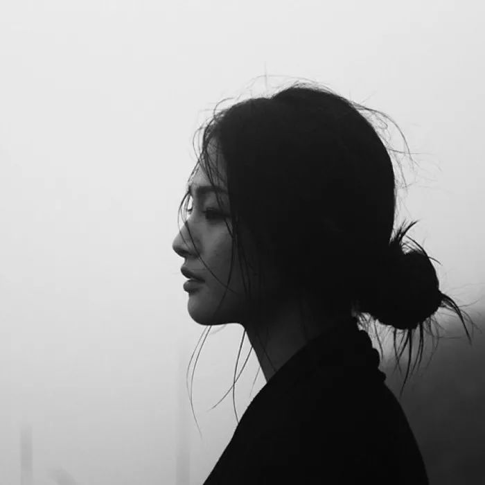 “我，18岁，初夜卖了1800万”
