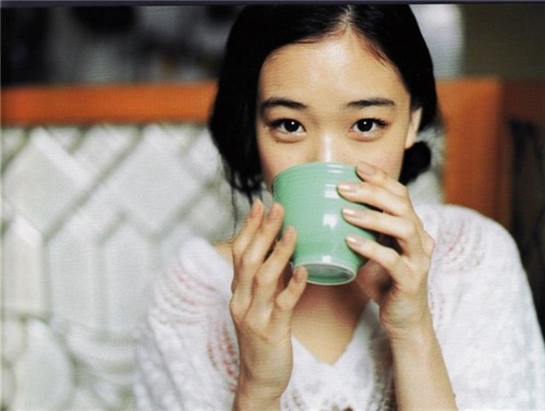 苍井优竟敌不过娃娃，《东京女子图鉴》导演新作很猎奇