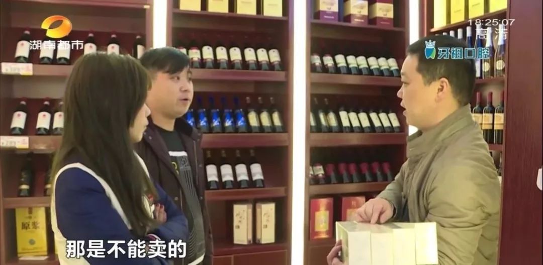 和天下白色包装价格(“仅供尊贵客人品吸”，烟酒店力推“白盒烟”，一盒980？还是780？)