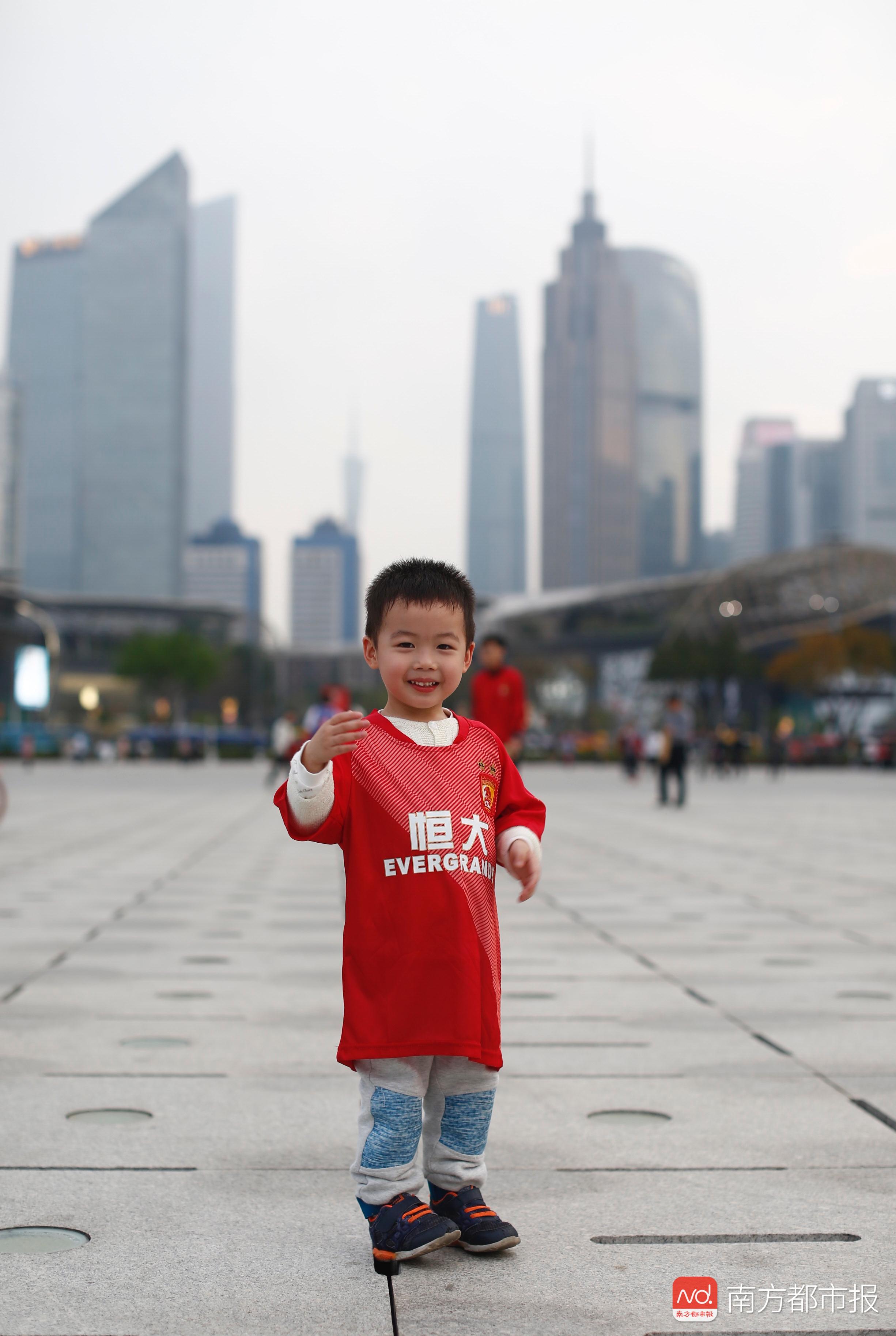 中超主场球迷一般叫什么名字(有一种球迷叫“广州恒大球迷”，唤醒激情，新赛季恒大开门红)