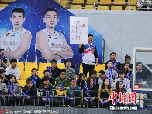 刘帅cba是哪里人(打野球 辗转NBL 3次受挫：CBA选秀探花的追梦之路)