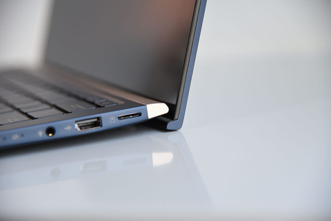 比A4纸还要小的13.3寸轻薄本 华硕灵耀Deluxe 13评测