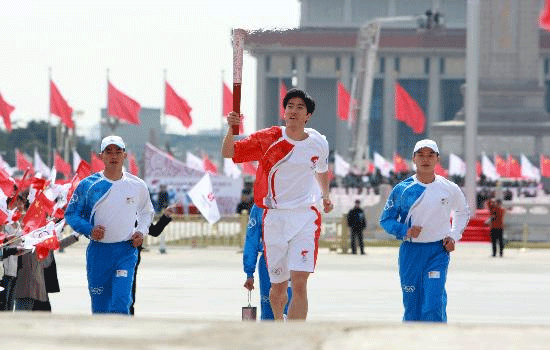 北京奥运会圣火传了多久(今天｜11年前，3月31日，13.7万公里！奥运史上传递线路最长火炬接力活动启动)