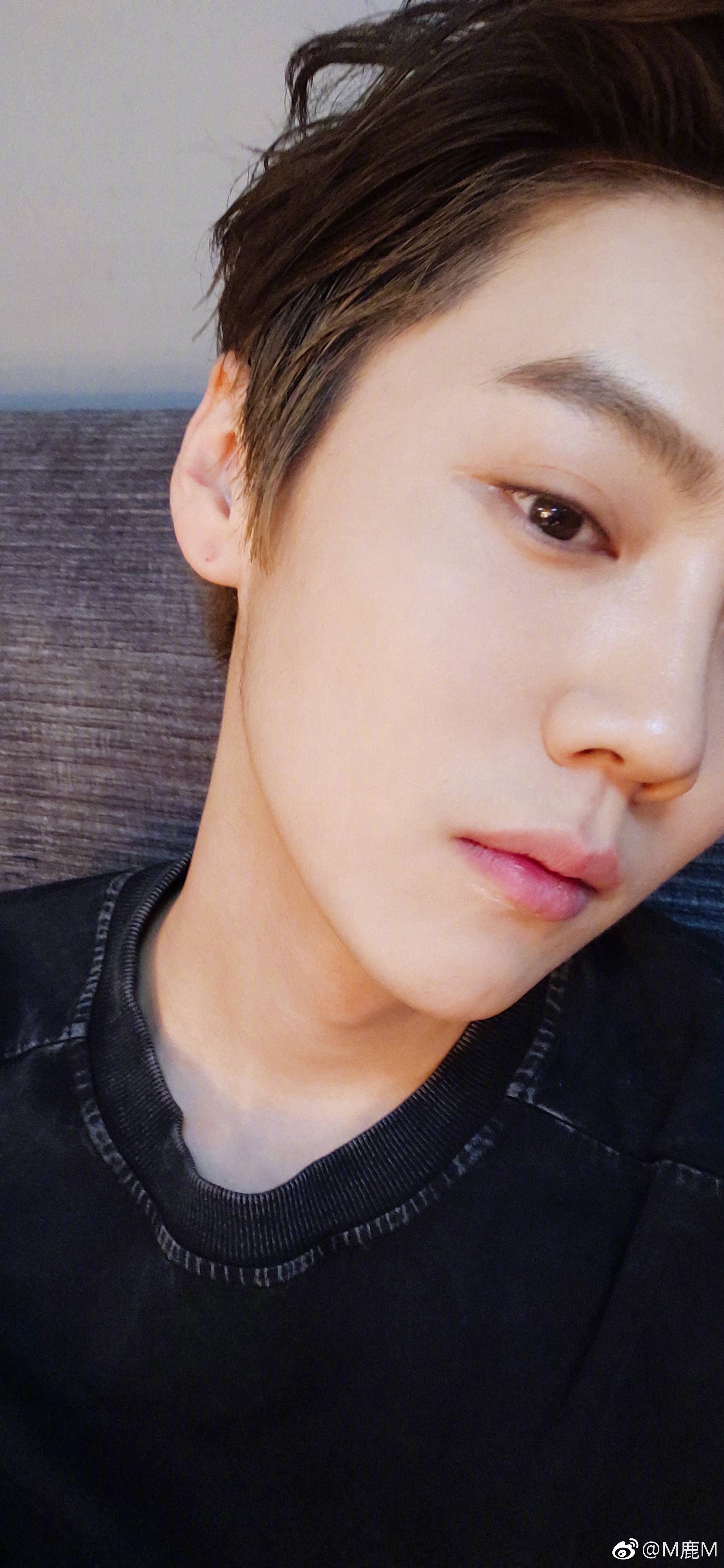 190331 鹿晗营业微博六连自拍,请问大家知道噬元兽吗?