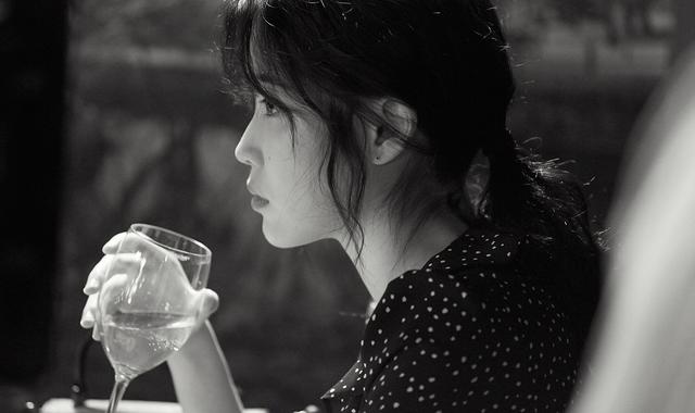 韩国演员李知恩（IU）主演的短片集，4 月将在 Netflix 上线