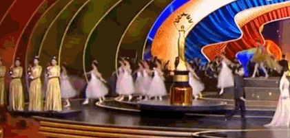 “金鹰女神”迪丽热巴:靠杨幂爆红,工作四年无休,沦为无戏可拍