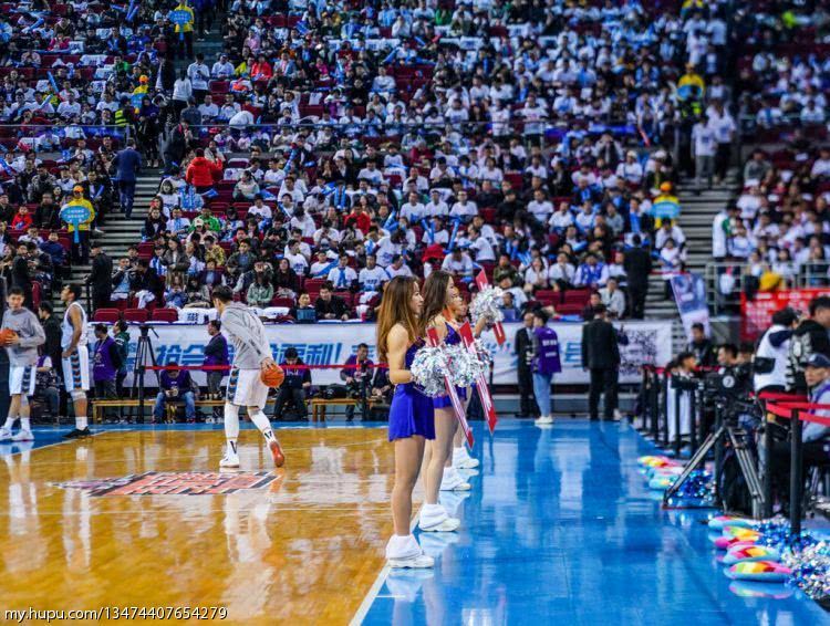 cba球队标志为什么那么丑(硬核科普！为什么CBA地板不如NBA“颜值高”？)