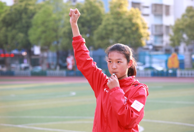 世界杯在大学校园(校园足球带动了学校的活水)