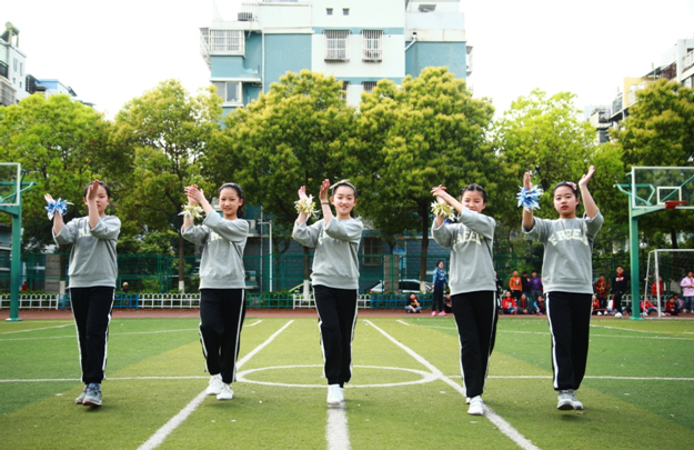 世界杯在大学校园(校园足球带动了学校的活水)