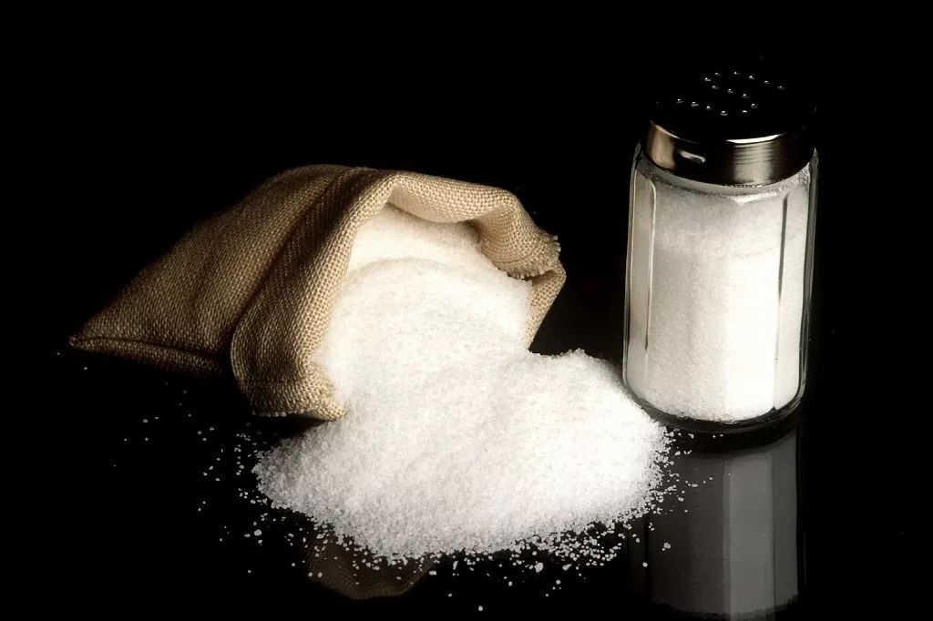医生提醒：这种盐有些人真不能吃！长期食用可致死！