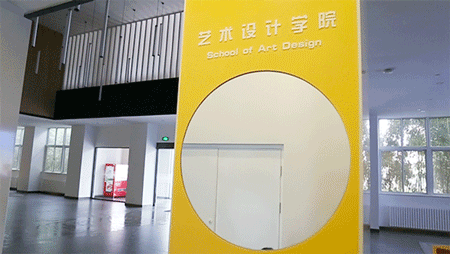 一年学费8W+的大学，吃什么？