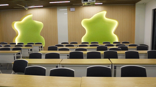 一年学费8W+的大学，吃什么？