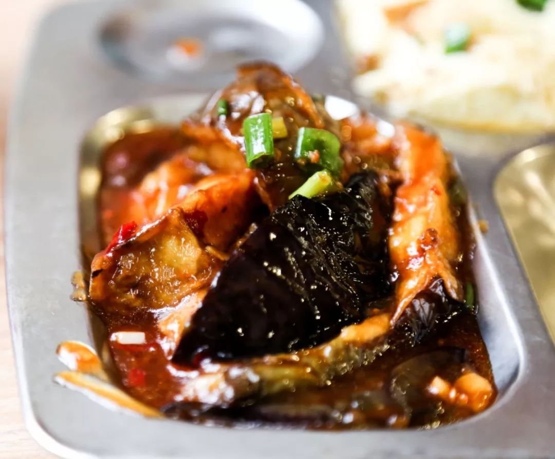 一年学费8W+的大学，吃什么？