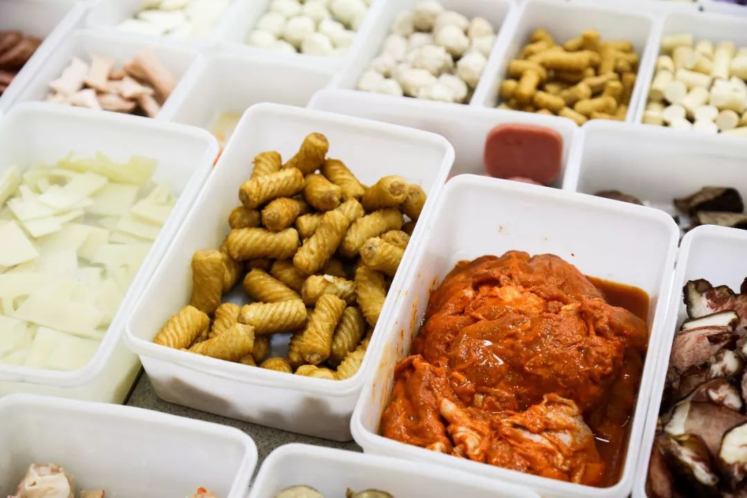 一年学费8W+的大学，吃什么？