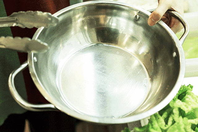 一年学费8W+的大学，吃什么？