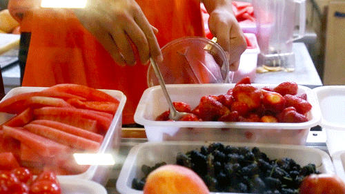 一年学费8W+的大学，吃什么？