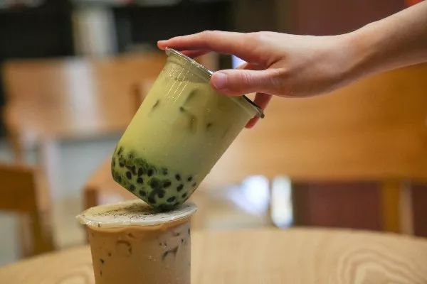 一年学费8W+的大学，吃什么？